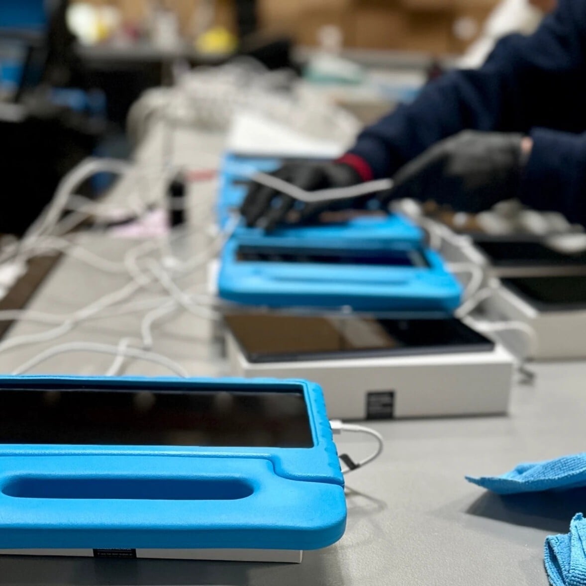 IoT device kitting service in warehouse