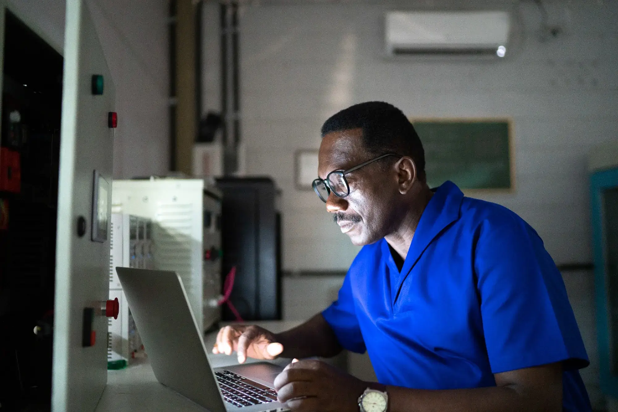 MSP technician running diagnostic on connected equipment - photo